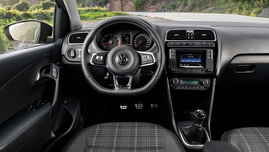 Vw polo sedan 2015 салон. Фольксваген поло 2017 салон. Фольксваген поло 2020 салон. Vw polo 2017 салон. Фольксваген поло 2023.