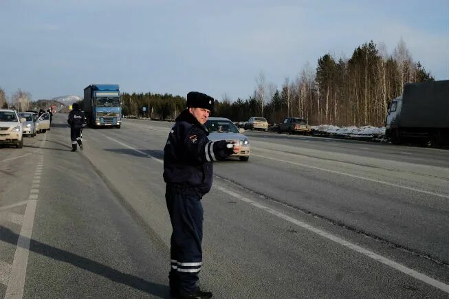 Работа областного гибдд. ГАИ Ревда. Начальник ГИБДД Ревда. ГИБДД Ревда сотрудники. Рейд стоп контроль.