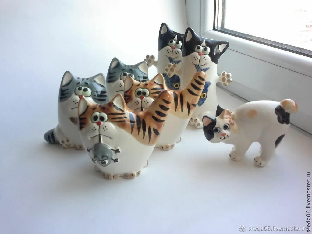Керамическая кошка купить. Кошка керамика. Кошка из керамики. Фарфоровый кот. Глиняные фигурки кошек.