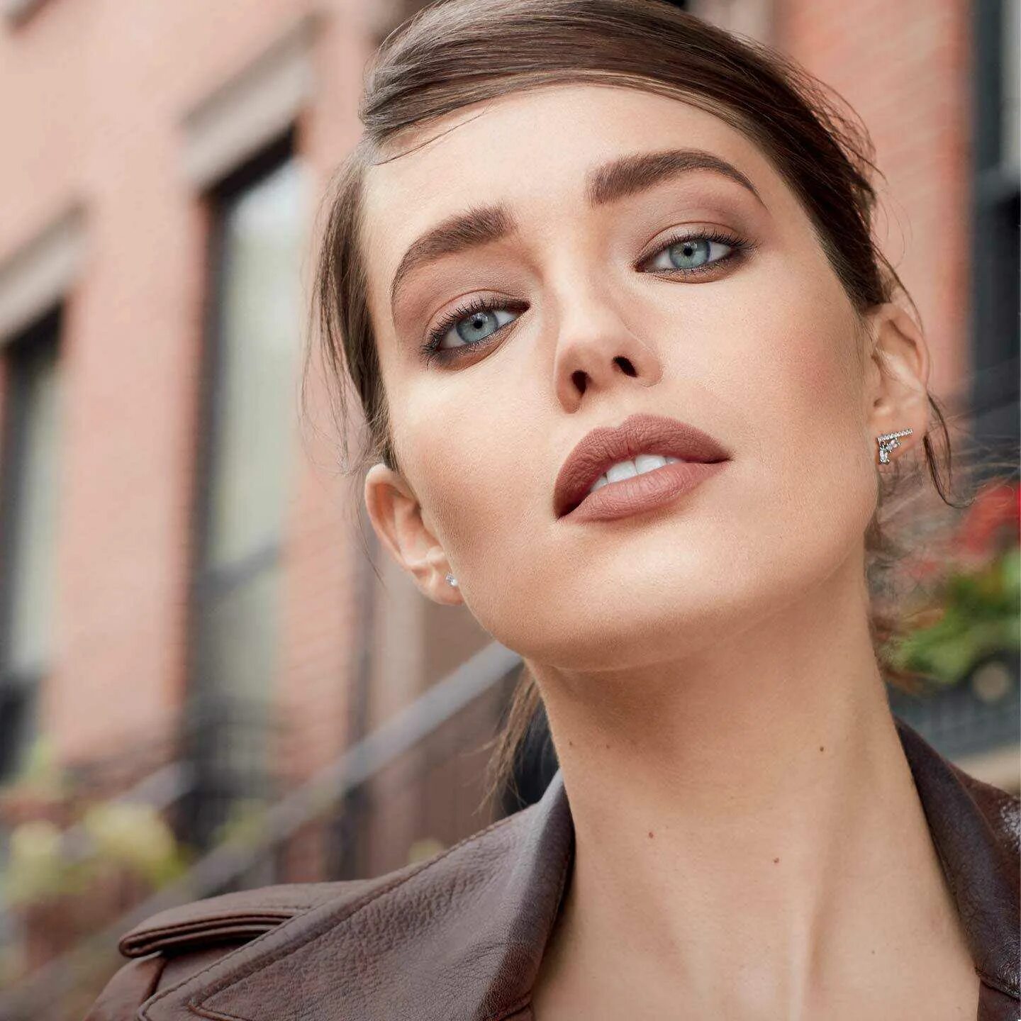 Форма бровей сейчас моде. Естественные брови 2022. Шарлотта тилберри макияж. Ивлеева брови 2021. Форма бровей сейчас моде.