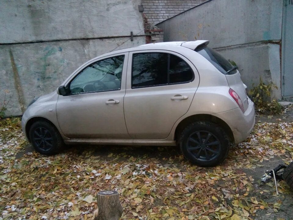Ниссан микра к12. Nissan march k12 на r16. Nissan micra 12. Nissan micra r15. Колеса ниссан микра к12.