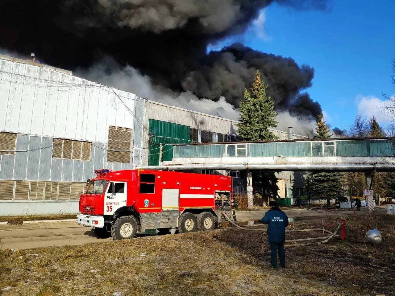 Пожар в районе алюминиевого завода в Дмитрове. Пожар на алюминиевом заводе в Дмитрове. Пожар на заводе ДОЗАКЛ В Дмитрове. Дмитровск пожар