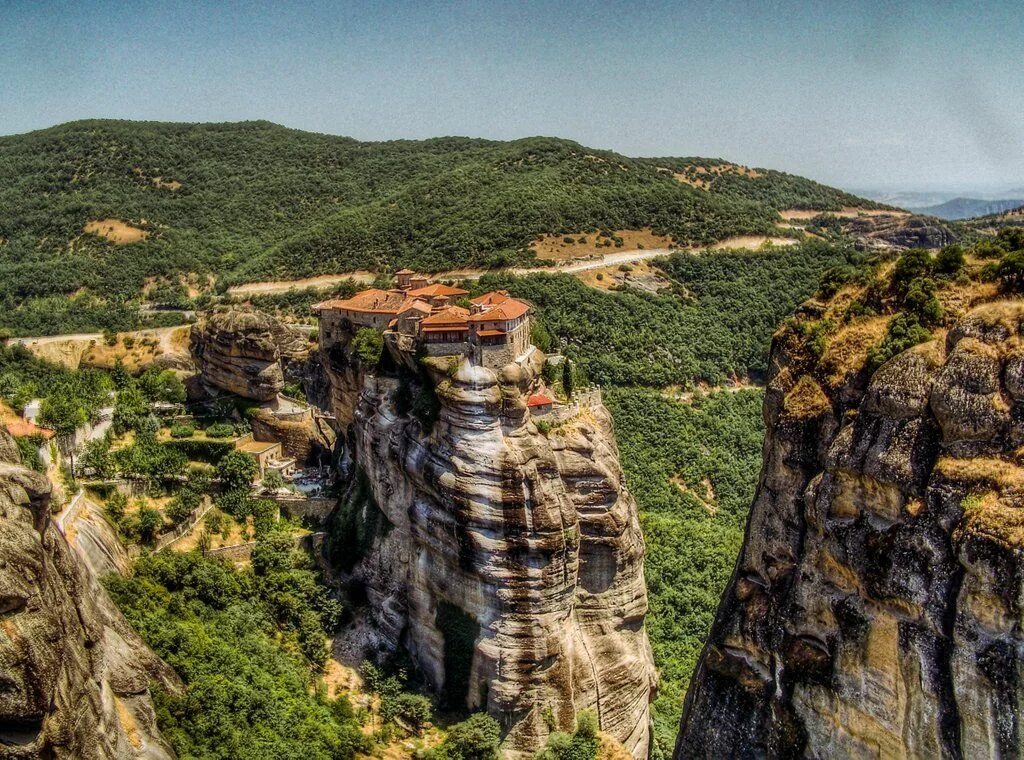 Canyon life. Монастырь комплекс Метеоры Греция. Фессалия Метеоры. Фессалия в древности. Метеоры фото красивые.