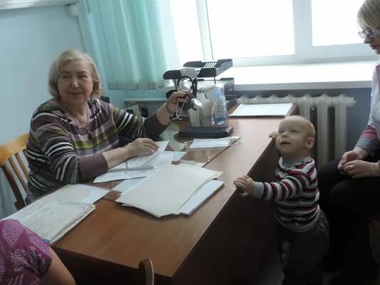 Расписание врачей детской поликлиники новозыбкова. Главврач новозыбковская црб бурый. Детская больница. Педиатры новозыбков. Расписание врачей города новозыбков детской поликлиники.