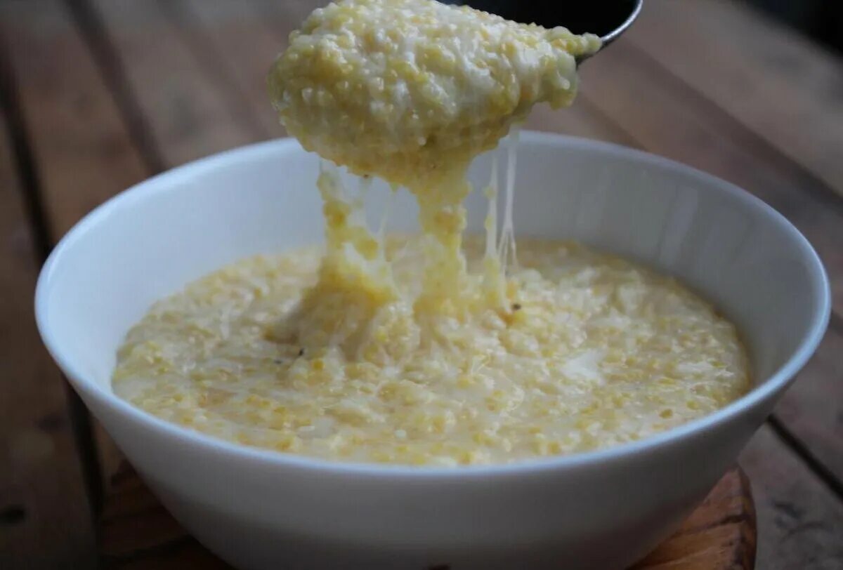 Каша пшенная молочная. Каша мамалыга из кукурузной. Мамалыга эларджи. Грузинская кукурузная каша. Гоми мамалыга.