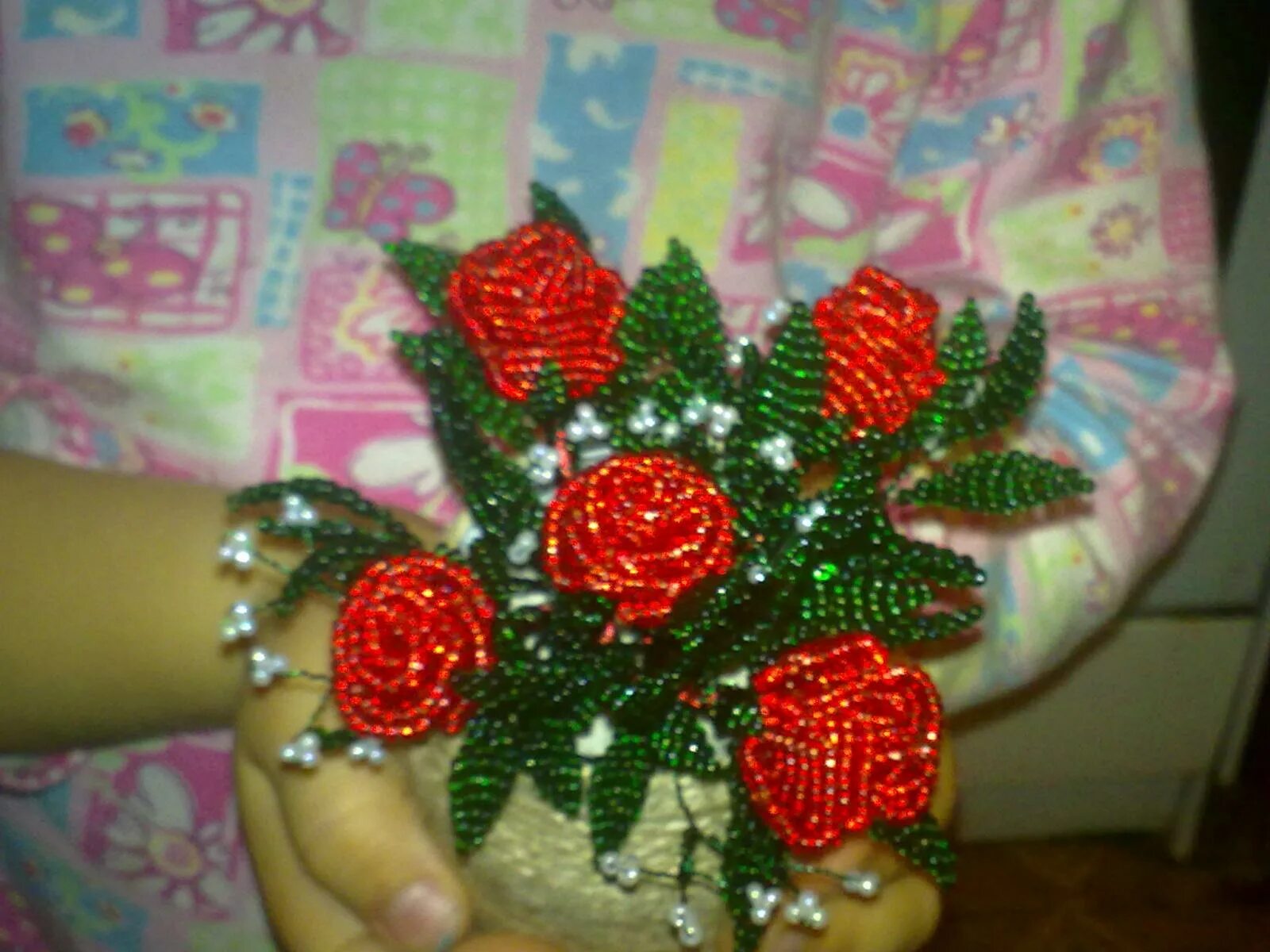 подарок из бисера. сердце из бисерных цветов. подарок из бисера на день рождения. дерево сердечко из бисера. подарок из бисера.