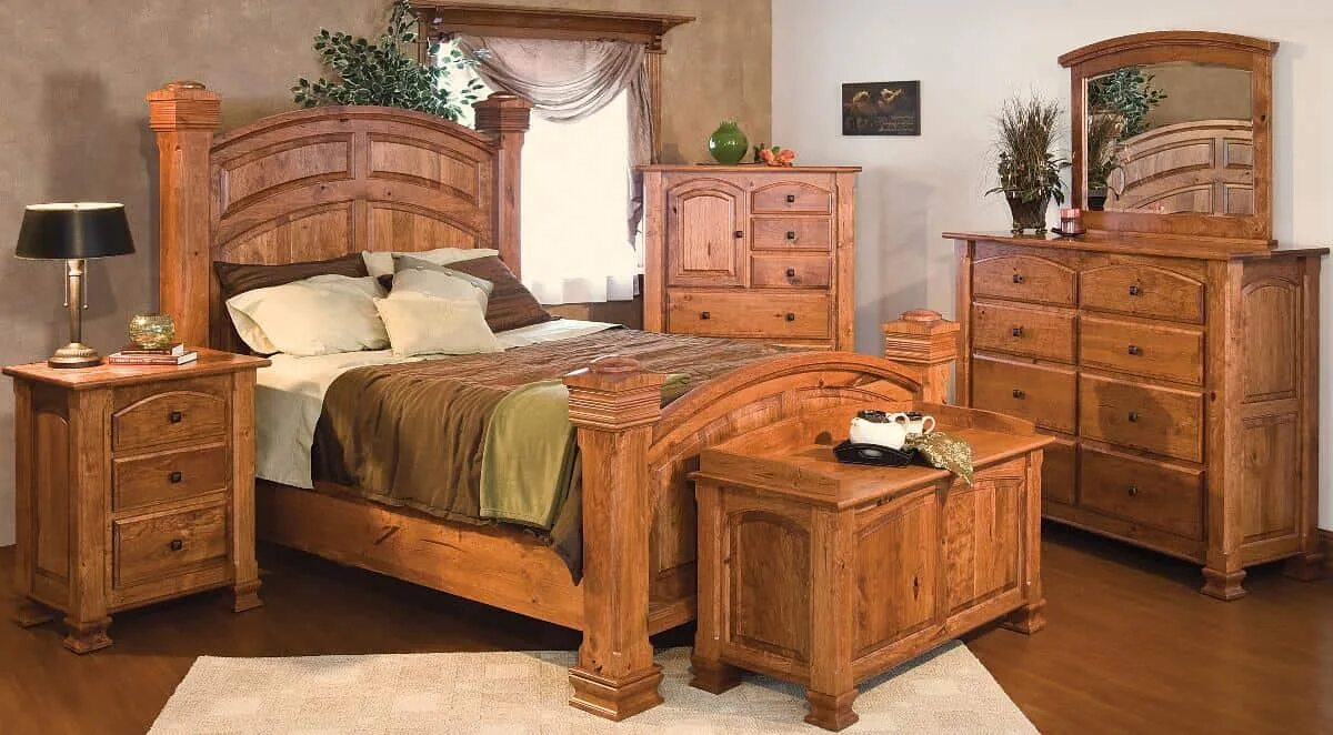 Сайты мебели из массива. Мебель Румыния рустик орех. Спальни из массива дерева. Спальня с деревянной мебелью. Спальные гарнитуры из натурального дерева.