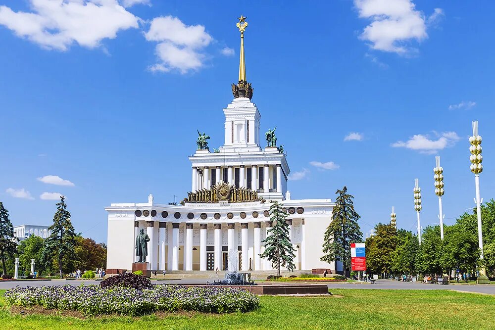 Вднх фуд. Главный павильон ВДНХ, Москва. Павильон 1 ВДНХ. Главный павильон ВДНХ сталинский Ампир. Главный павильон ВСХВ (ВДНХ).