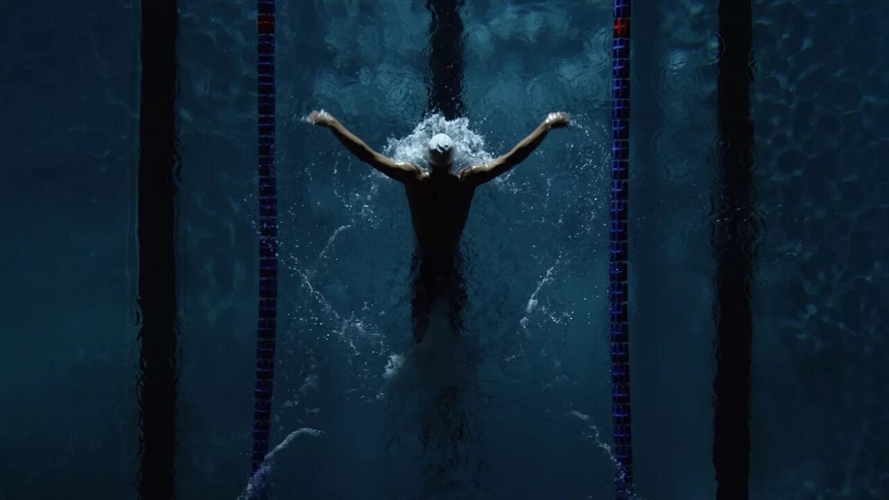 Arena (бренд). Бассейн обои. Арена плавание. Arena реклама. Arena water instinct.