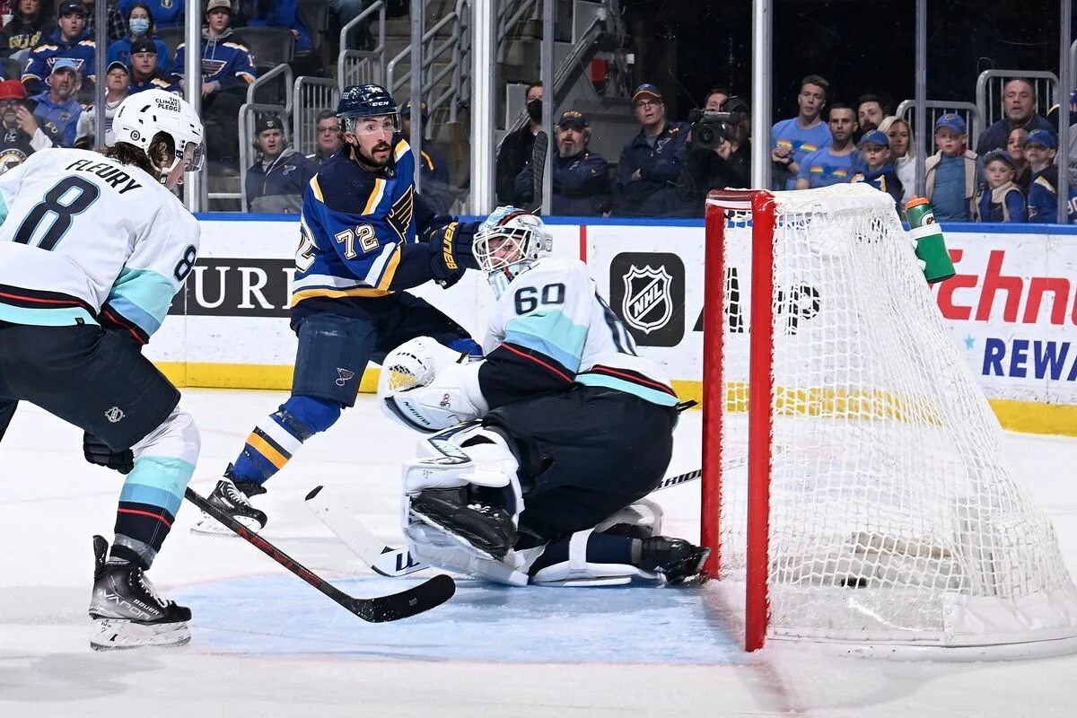 Сиэтл кракен вратарь. Хоккеист 15 лет. Сиэтл вашингтон нхл. Сиэтл кракен нхл форма. Сиэтл последние матчи.