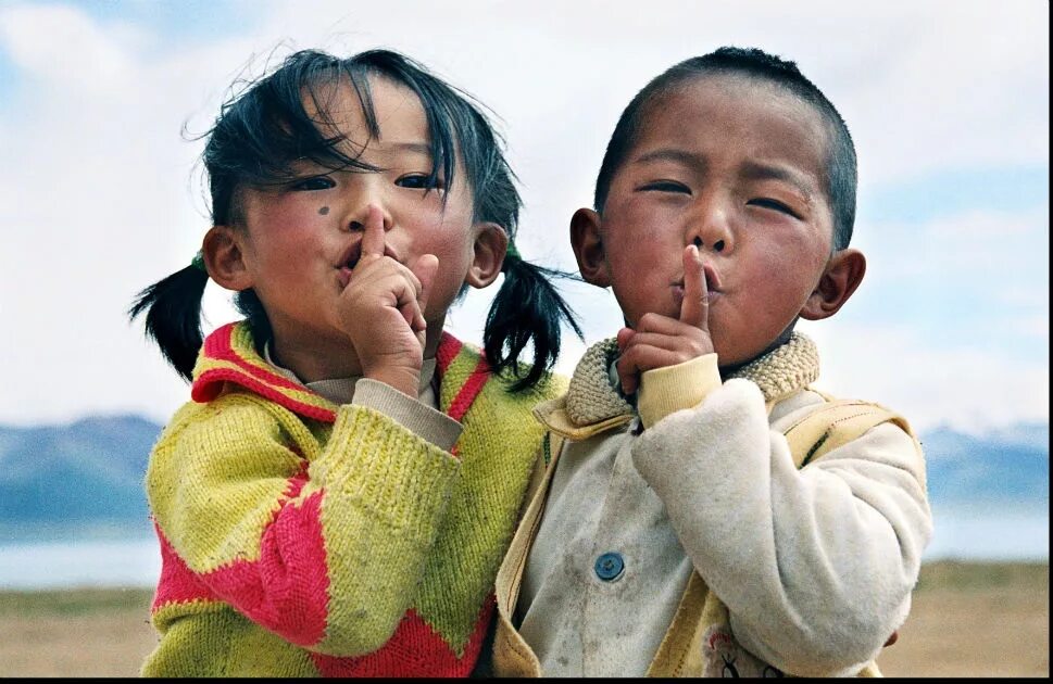 Тибетский взгляд на воспитание детей. Дети Тибета. Тибетцы здороваются. Азиатское воспитание детей. Воспитание детей разных народов