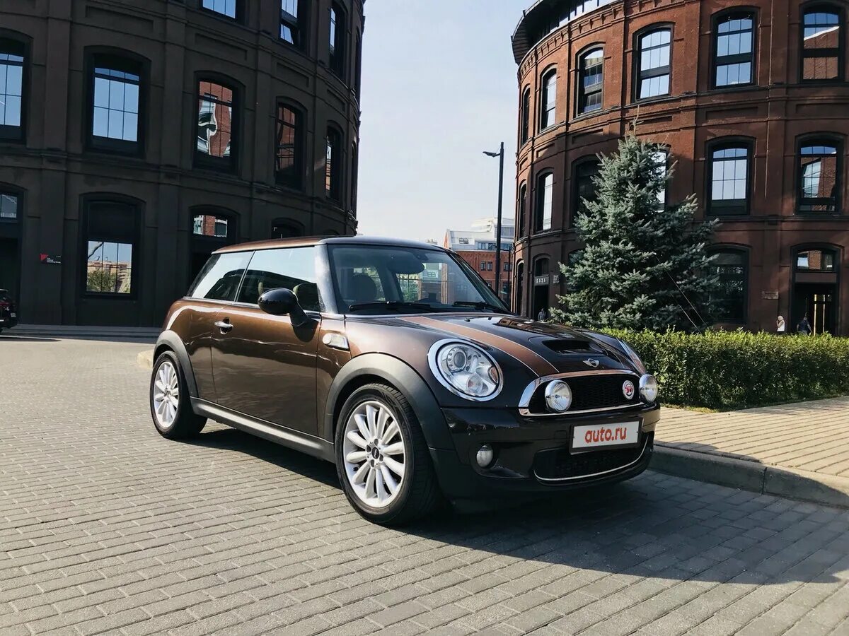 Mini cooper countryman 2017. Mini cooper countryman коричневый. мини купер коричневый 2014. мини коричневый. миникупер кантри мэн коричневый.