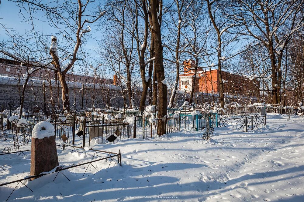 Могилы заключенных. Могилы пожизненно заключенных. Похороны постановочные. Воронеж 35 кладбище. Кладбище заключенных.