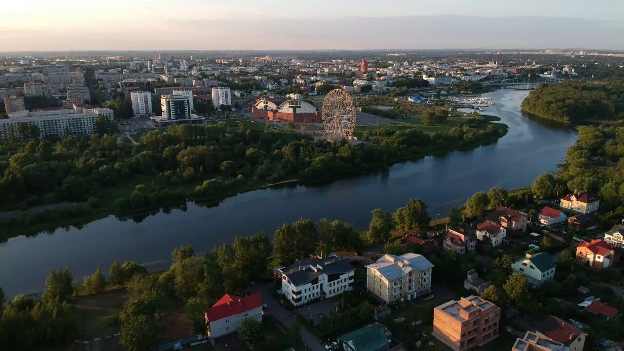 Видео яро. Ярославль с высоты птичьего полета в хорошем качестве. Ярославль видео экскурсия. Ярославль с высоты. Ярославль стрелка с высоты птичьего полета.