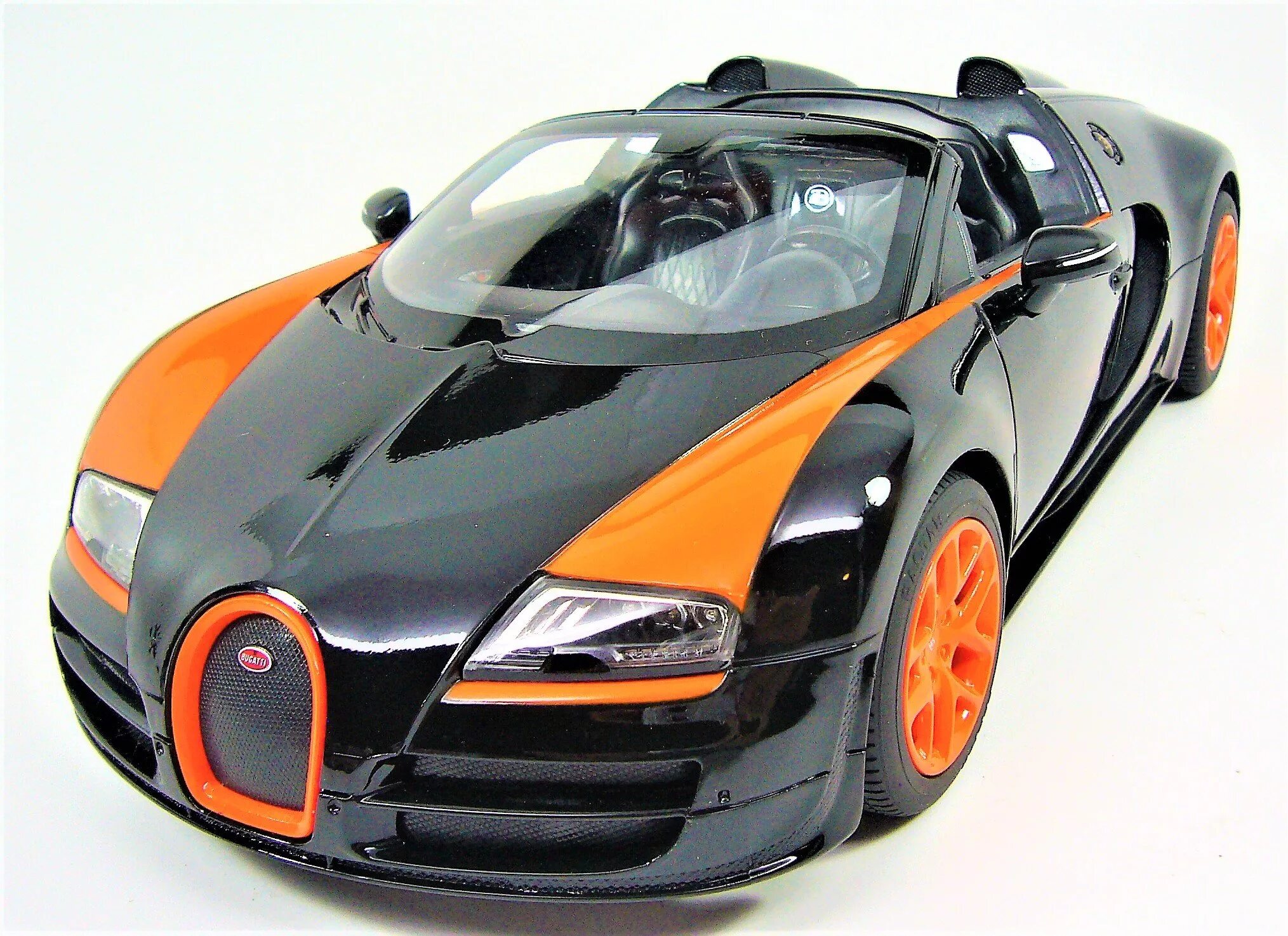 Электромобиль Бугатти Вейрон. Bugatti Veyron модель 1;16. Бугатти Вейрон игрушка. Бугатти Вейрон черно оранжевая. Электронные машины видео