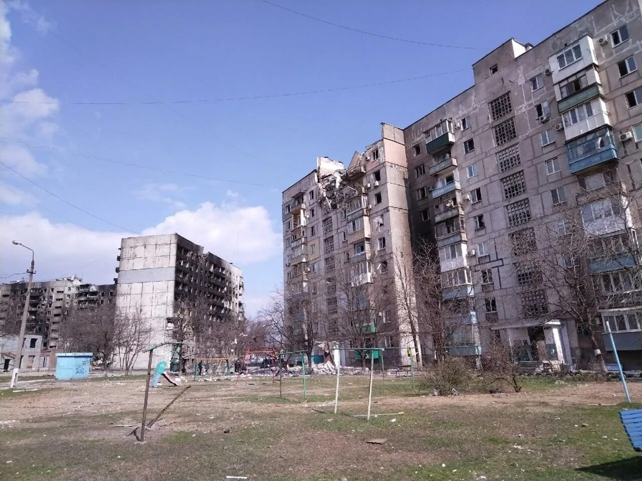 Как выглядит мариуполь сегодня. Разрушенный мариуполь 2025. мариуполь 2025. мариуполь многоэтажки. мариуполь сейчас разрушенные дома.