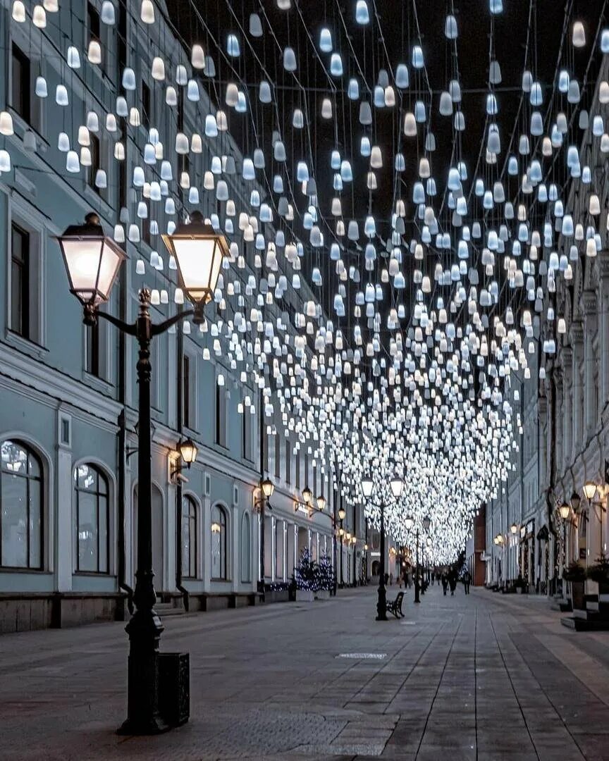 Улицы москвы погулять. Столешников переулок. Столешников переулок Москва. Столешников переулок 2022. Столешников переулок иллюминация.