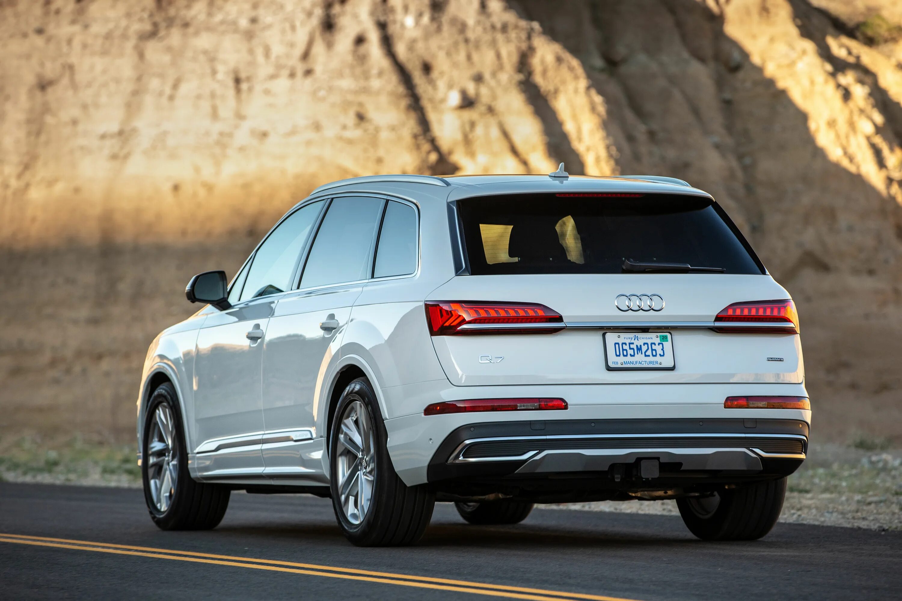 Audi q7 2023. Ауди q7 новый кузов. Ауди q7 2022 новый. Ауди q7 2022. Ауди q7 2016.