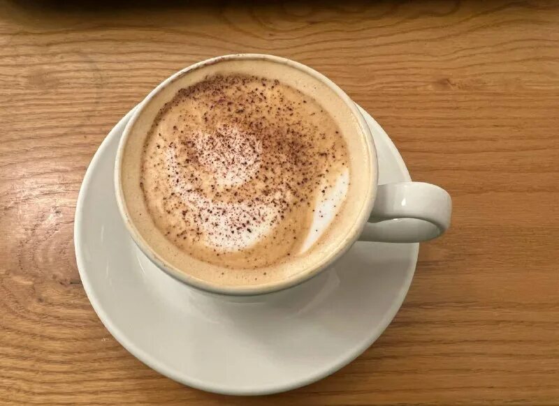 Капуч. Капучино 350 мл. Белый кофе. Кофе капучино. Обои капучино россия.