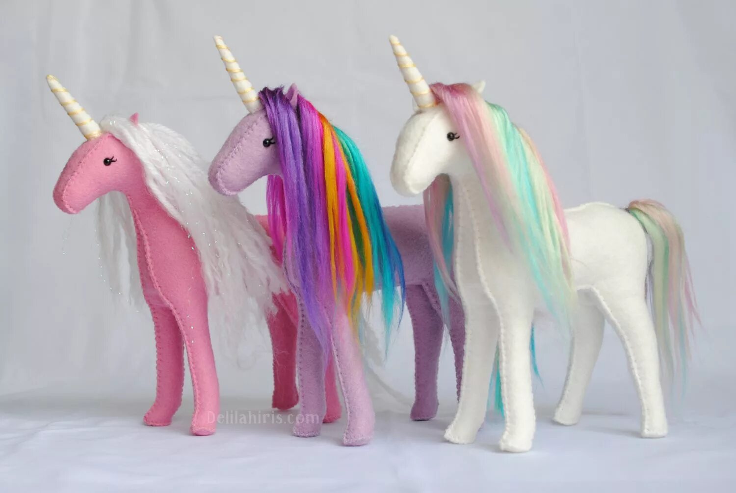 единорожка из воздушного пластилина. как сделать единорога из пластилина. лепка пластилин единорог. поделка единорожка. единорог пластилин.