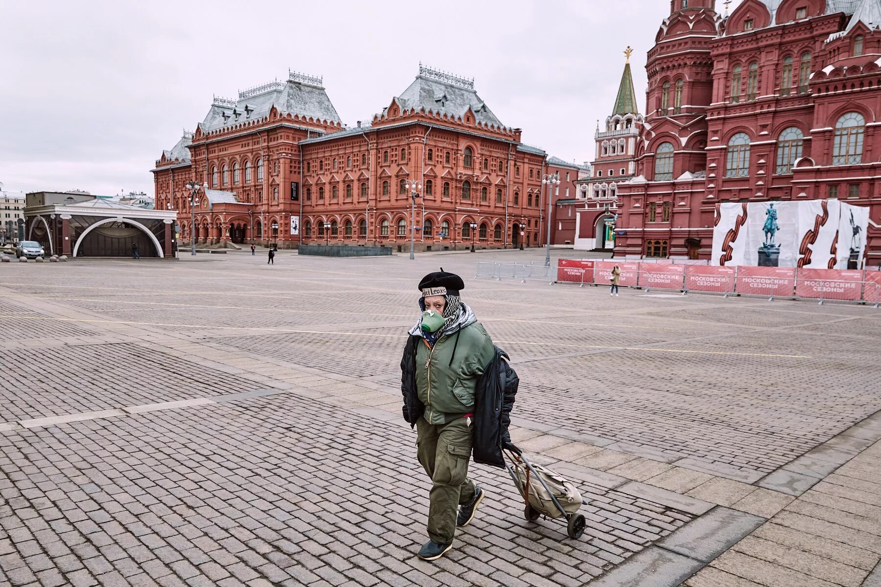 Фотосессия на красной площади. Пустая Москва. Улица красная площадь. Люди на красной площади. Ыыыху москвы