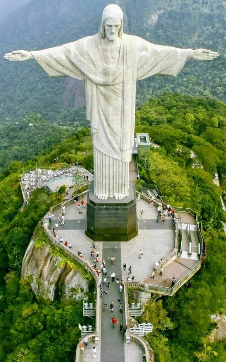Памятники бразилии. Христос Искупитель Рио де Жанейро. Статуя Христа-Искупителя Бразилия. Статуя в Рио-де-Жанейро. Иисус Христос в Рио де Жанейро.