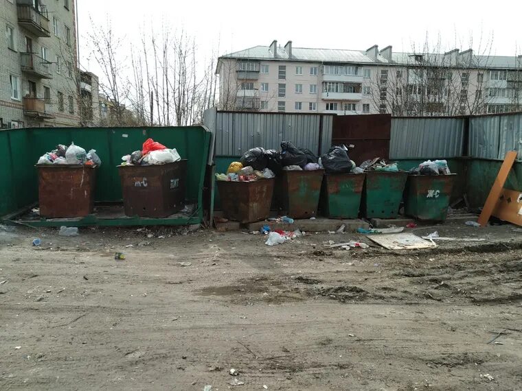 Тко если не проживаешь. Компания чистый город в Шадринске. Вывоз мусора в Новомосковске зимой. Вывоз мусора на Шакмане зимой. Фото заваленных мусором дворов в Китае сегодня.