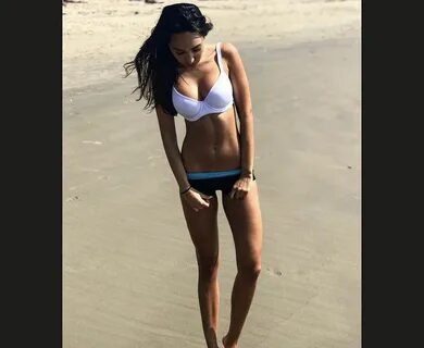 Scarlet Vas is a total beach babe. 