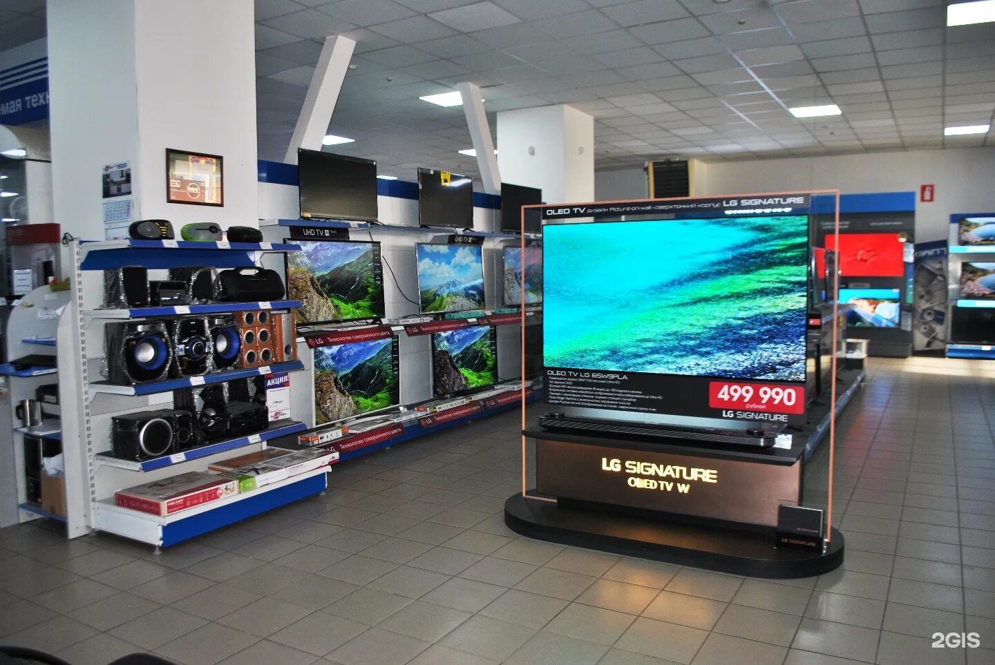 реклама днс. магазин техники. магазин бытовой техники. фрау техника майка днс. магазин быттехника в красноярске на первомайской.