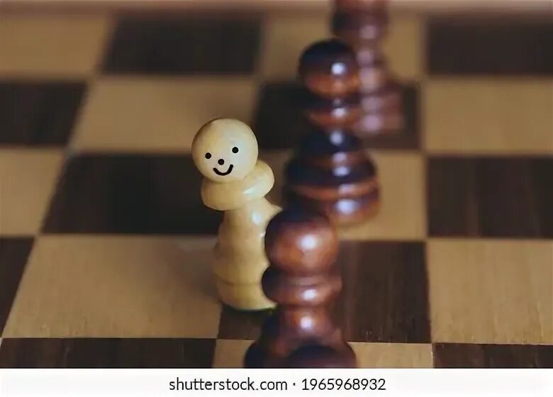 Шахматные аватарки. Пешка с тенью ферзя. Забавные шахматные фигуры. Пикча пешка навального. Смайлики мармока.