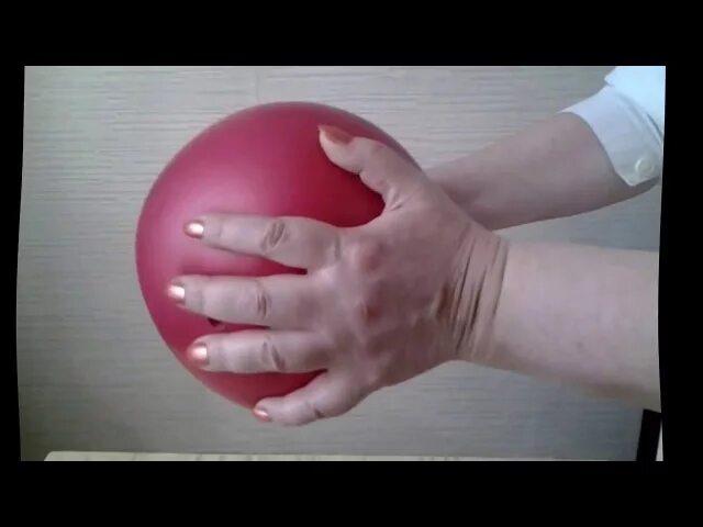 Упражнения для лучезапястного сустава видео. Мячик для разработки руки после перелома. лфк для лучезапястного сустава. лфк лучезапястного сустава после перелома. лечебная гимнастика после перелома лучезапястного сустава.