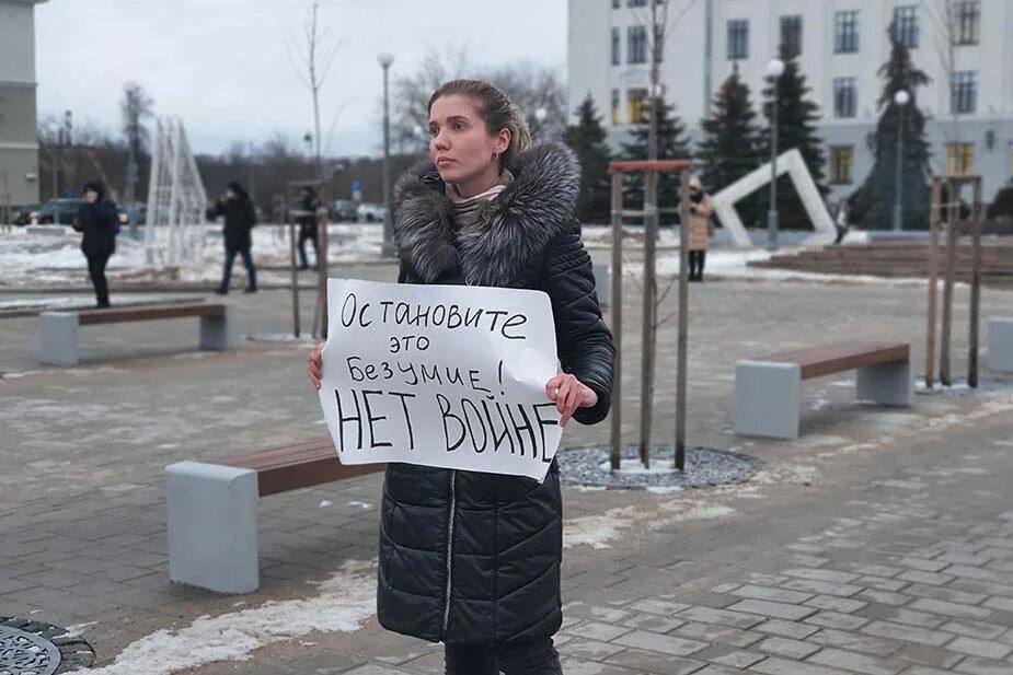 Я думаю против. Социальные шутки. Мемы задумался. Я думаю против. Мем ты должен бороться со злом а не примкнуть к нему.