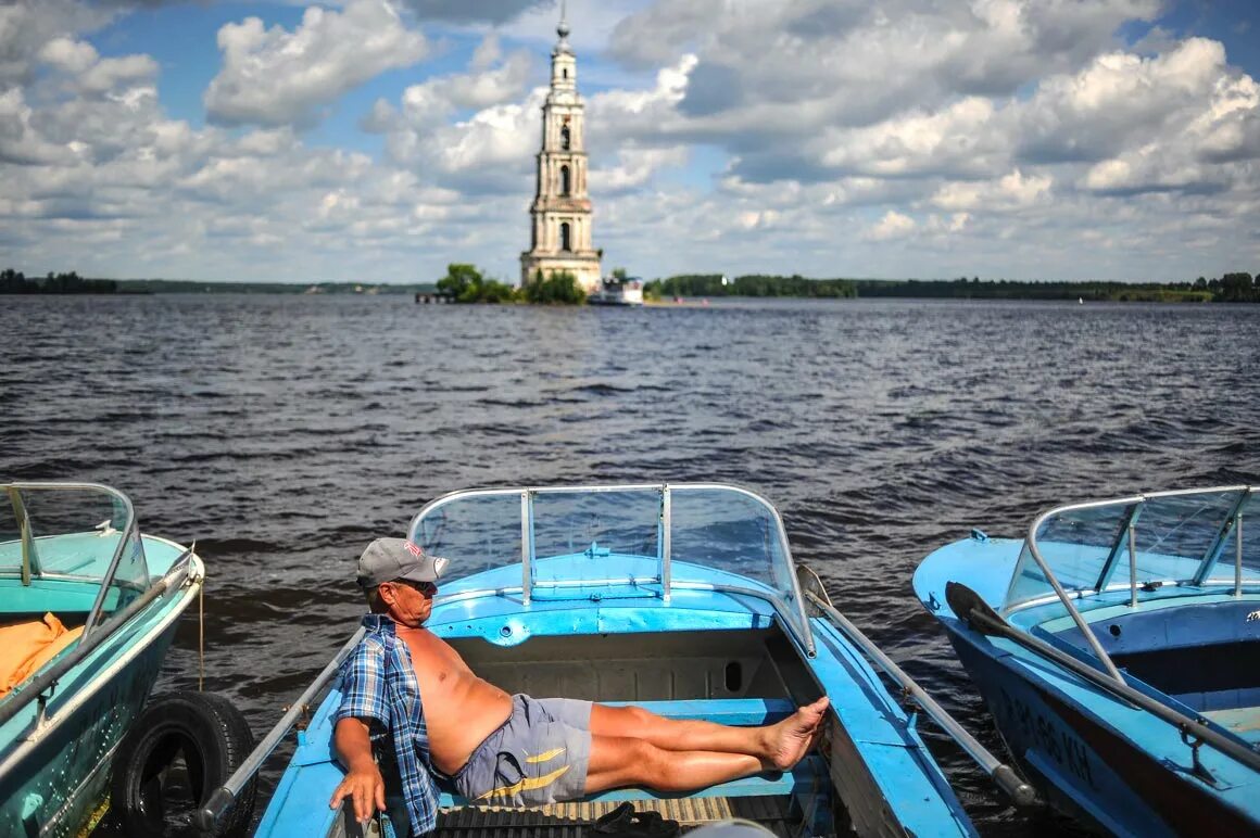 Путешествуем на лодке. Скнятино острова на Волге. Калязин теплоход. Путешествие на лодке по Волге.