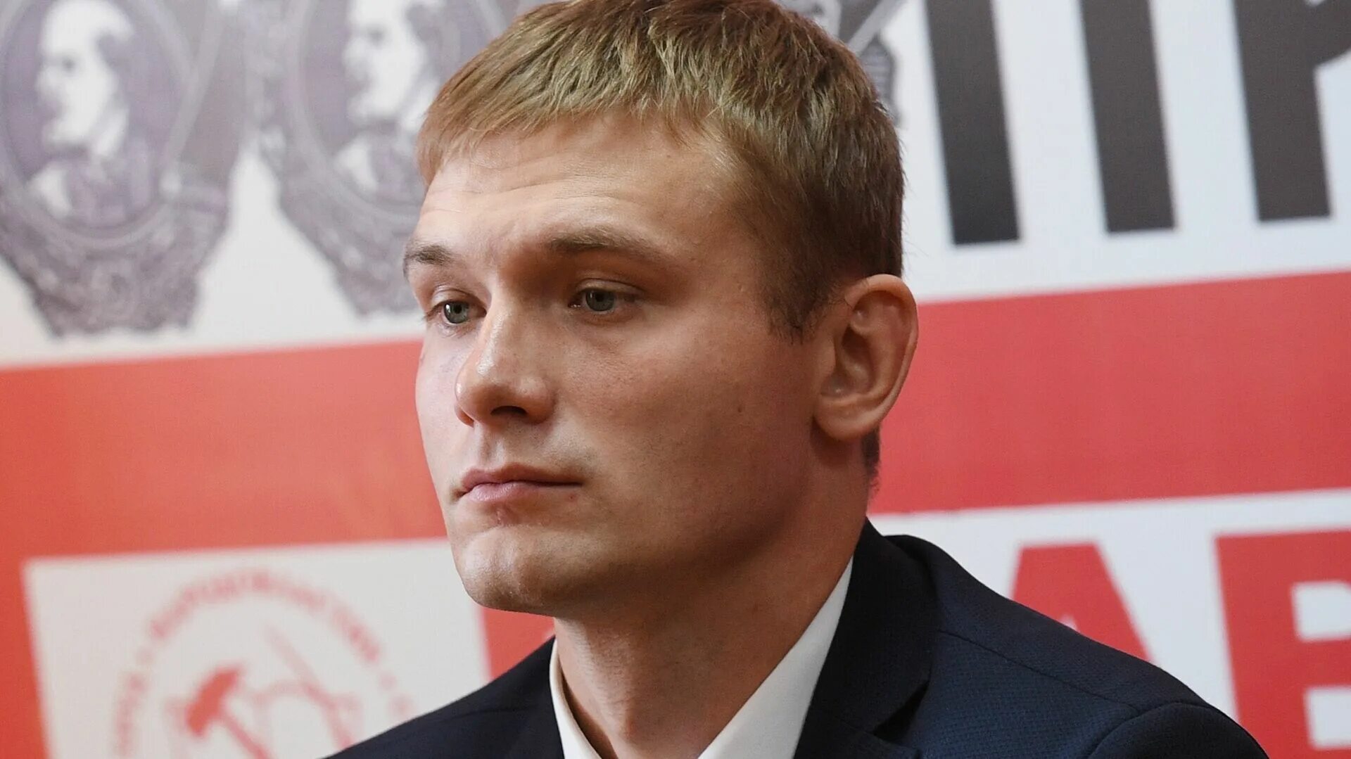 Валентин олегович толмачев фото Выбиты окна, повреждены вещи: на даче главы Хакасии Валентина Коновалова неизвес