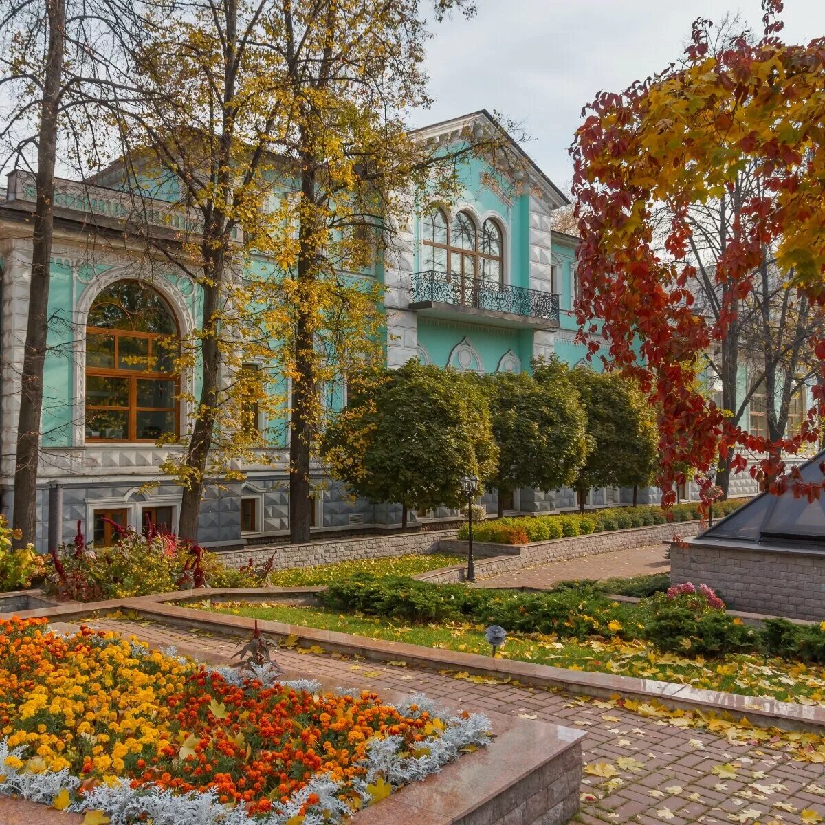 Сквер морозовых. Морозовский сад в москве. морозовский сад в хохловском переулке. морозовский сад в москве китай город. морозовский сквер в москве.