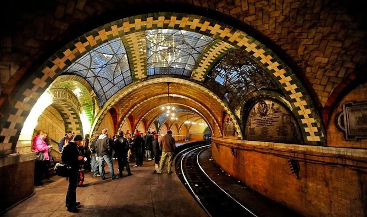 Сколько метро в америке. Станция метро сити-холл нью-йорк. city hall метро нью-йорка. станция метро сити холл нью-йорк сша. метро нью йорка заброшенная станция сити холл.