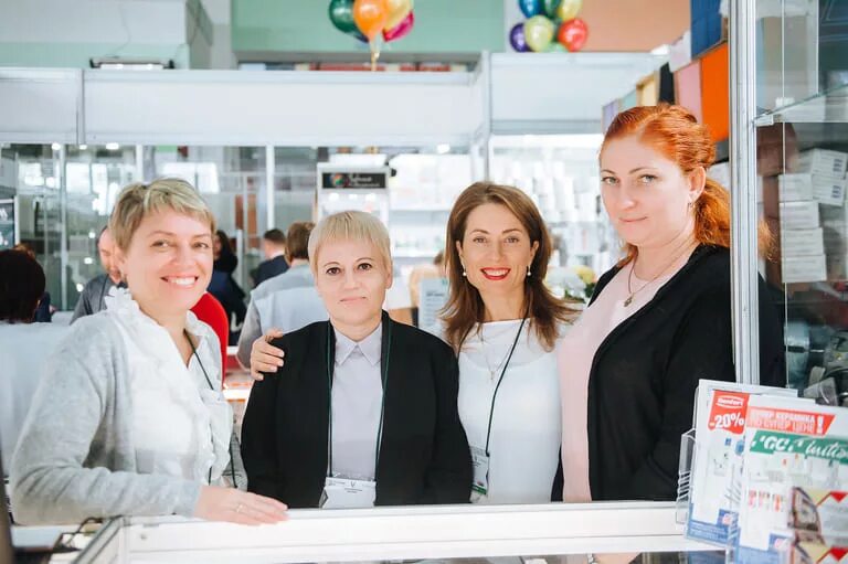 Горького 35 саратов. Академия стоматологии ленинский 99. Семён щербаков саратов. Академия дент покрышкина. Зубная академия стоматологический магазин саратов.