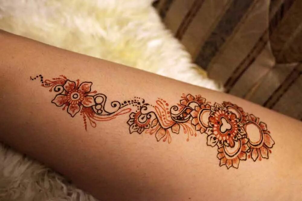 Роспись хной на руках. Тату хной спб. Мехенди спб. Тату рыжей хной. Мехенди мастер класс.