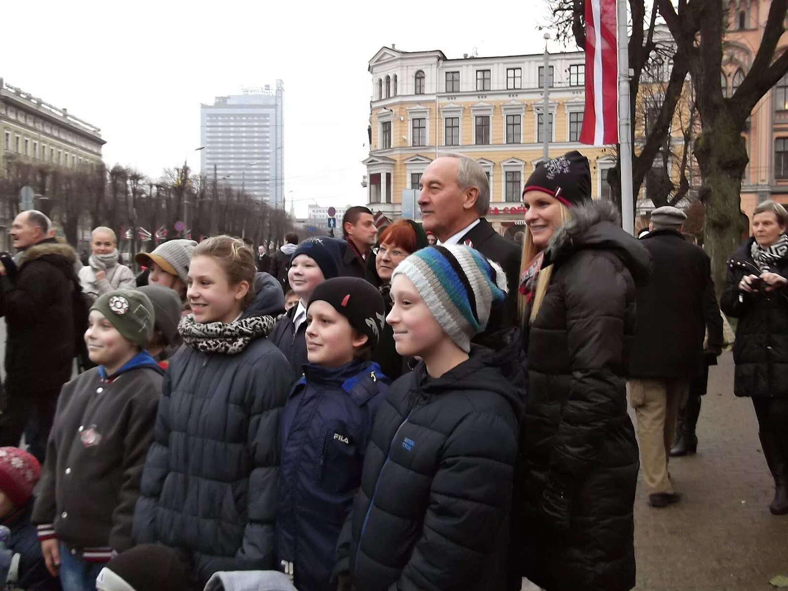 Латвия сегодня на русском. Латвия люди в городе. Латвия сегодня на русском. Латвия сегодня на русском. Латвия сегодня на русском.
