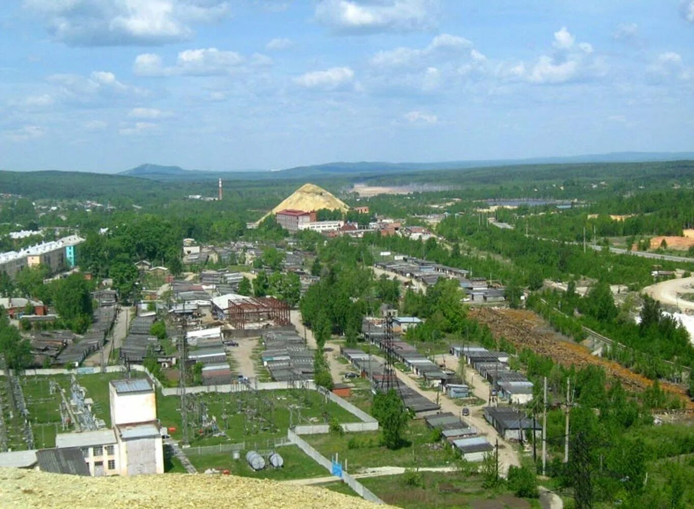 Дегтярск свердловская область купить. Город Дегтярск Свердловской области. Дегтярск Террикон. Террикон Дегтярск гора. Дегтярск достопримечательности города.