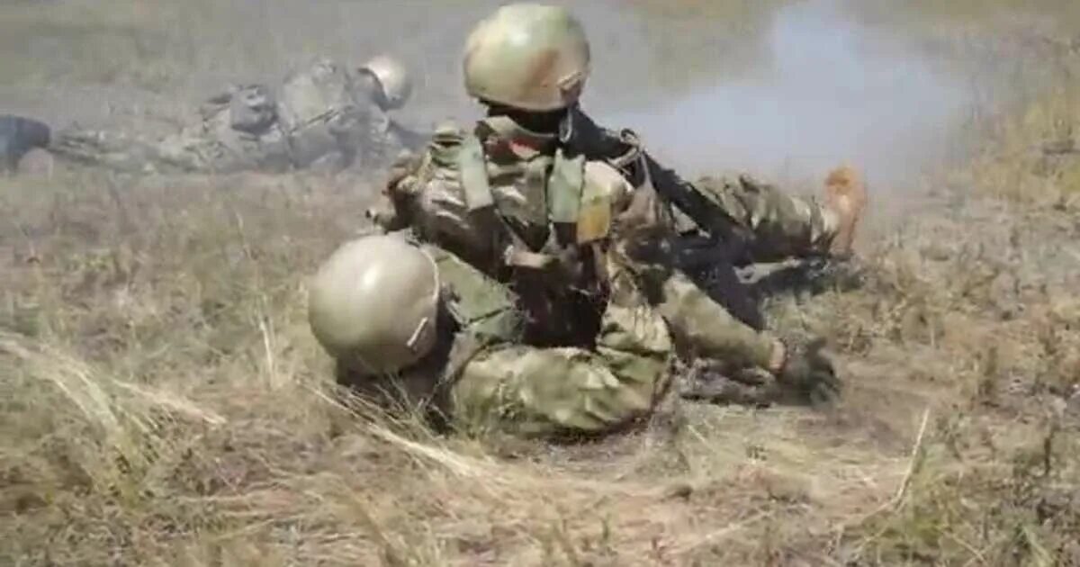 Полевой медик бундесвер. Спасение на поле боя. Военная медсестра. Спасение на поле боя. Спецназ в бою.