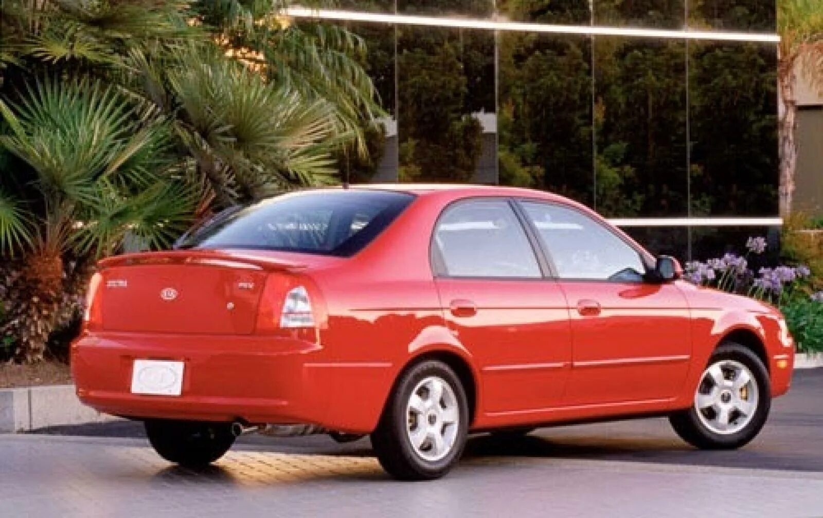 Спектра 8 год. Kia Spectra 1 поколение. Kia Spectra 2004. Kia Spectra 2002 хэтчбек. Kia Spectra (04-11).