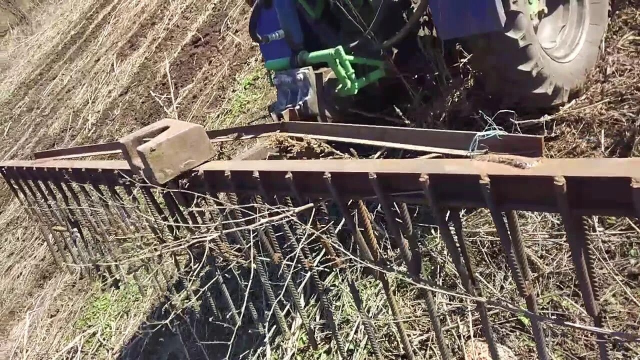 Самодельные грабли. Грабли поперечные сеноуборочные. Поперечные грабли для трактора т16. Грабли борона. Самодельные грабли для минитрактора.