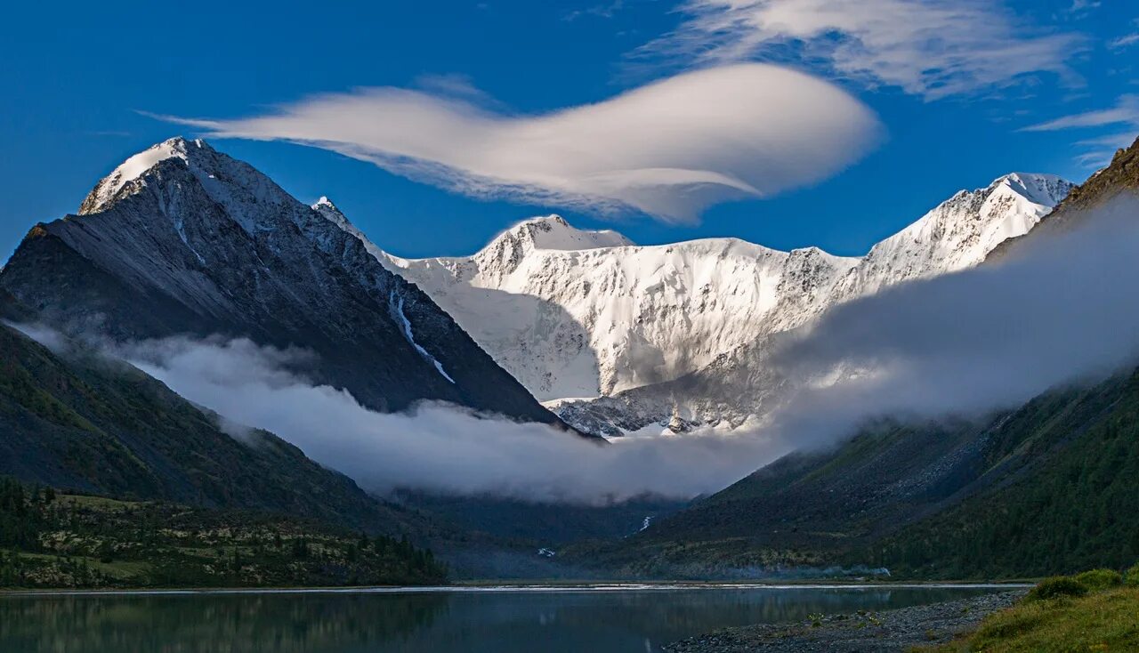 Самая высокая вершина сибири гора. Белуха горный Алтай. Гора Белуха, горный Алтай. Алтайские горы Белуха. Природный парк Белуха.