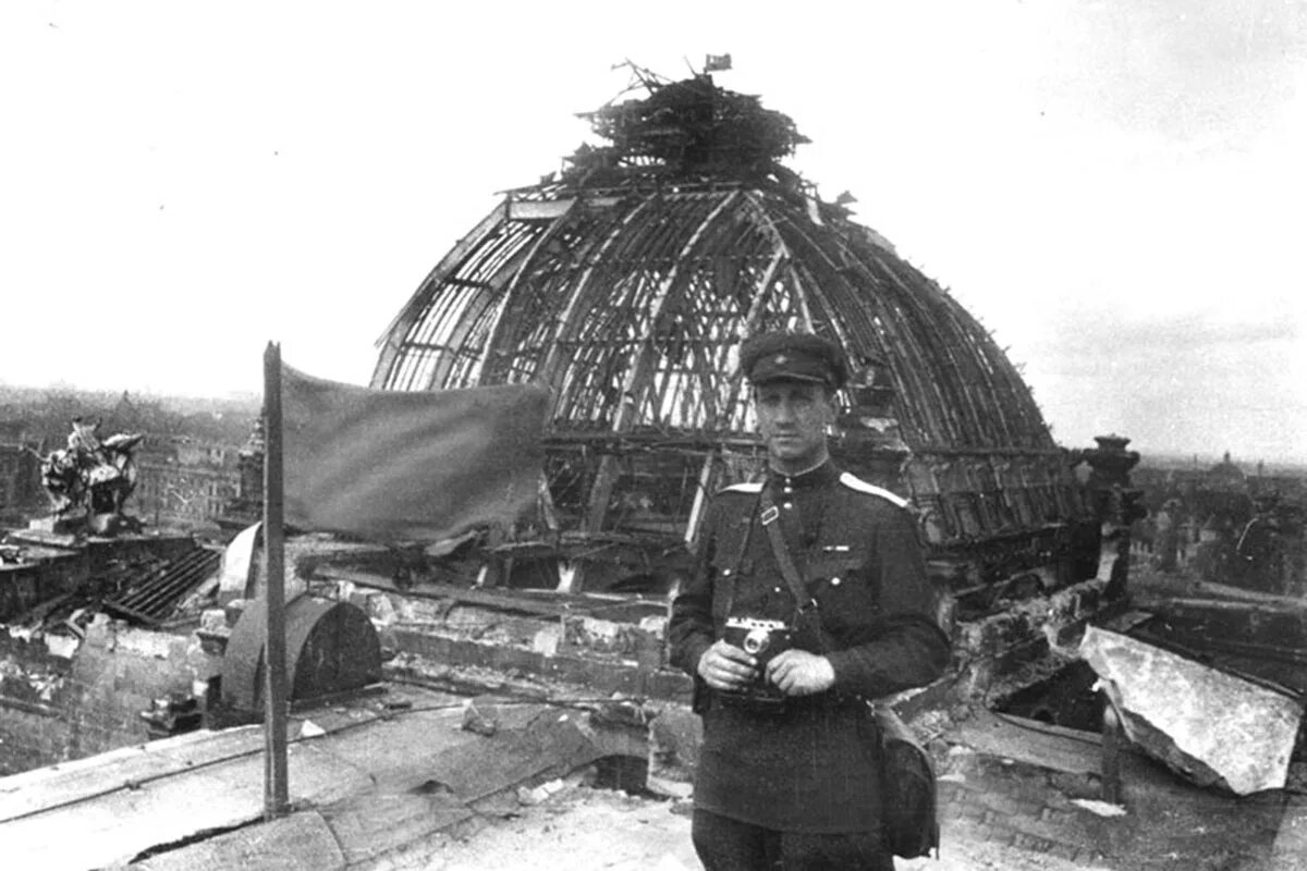 Рейхстаг старкрафт. Рейхстаг в берлине 1945. купол рейхстага 1945.