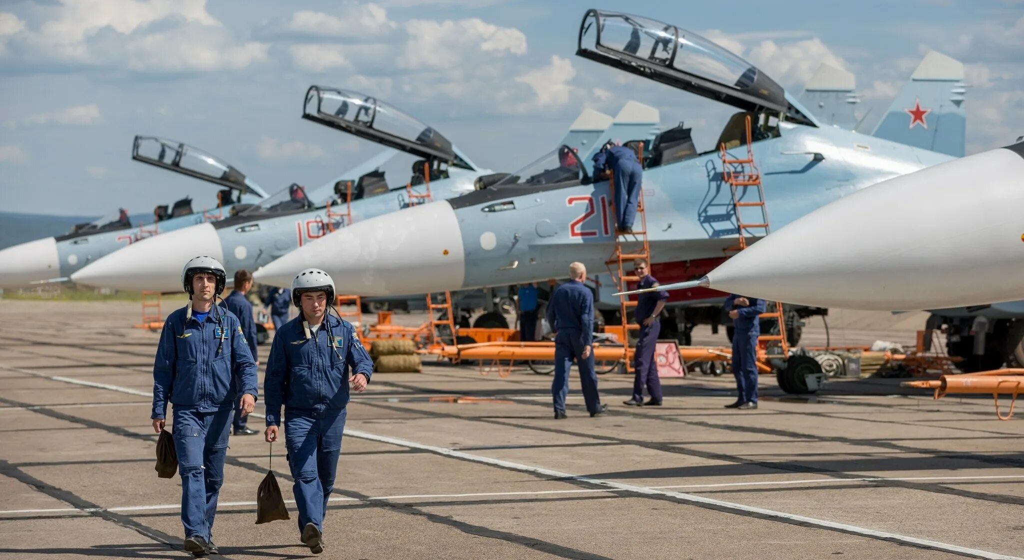 Су 30 стрижи. Су-30 русские витязи. Су-34 хмеймим сирия. Самолёт истребитель су 34. Авиационный техник.