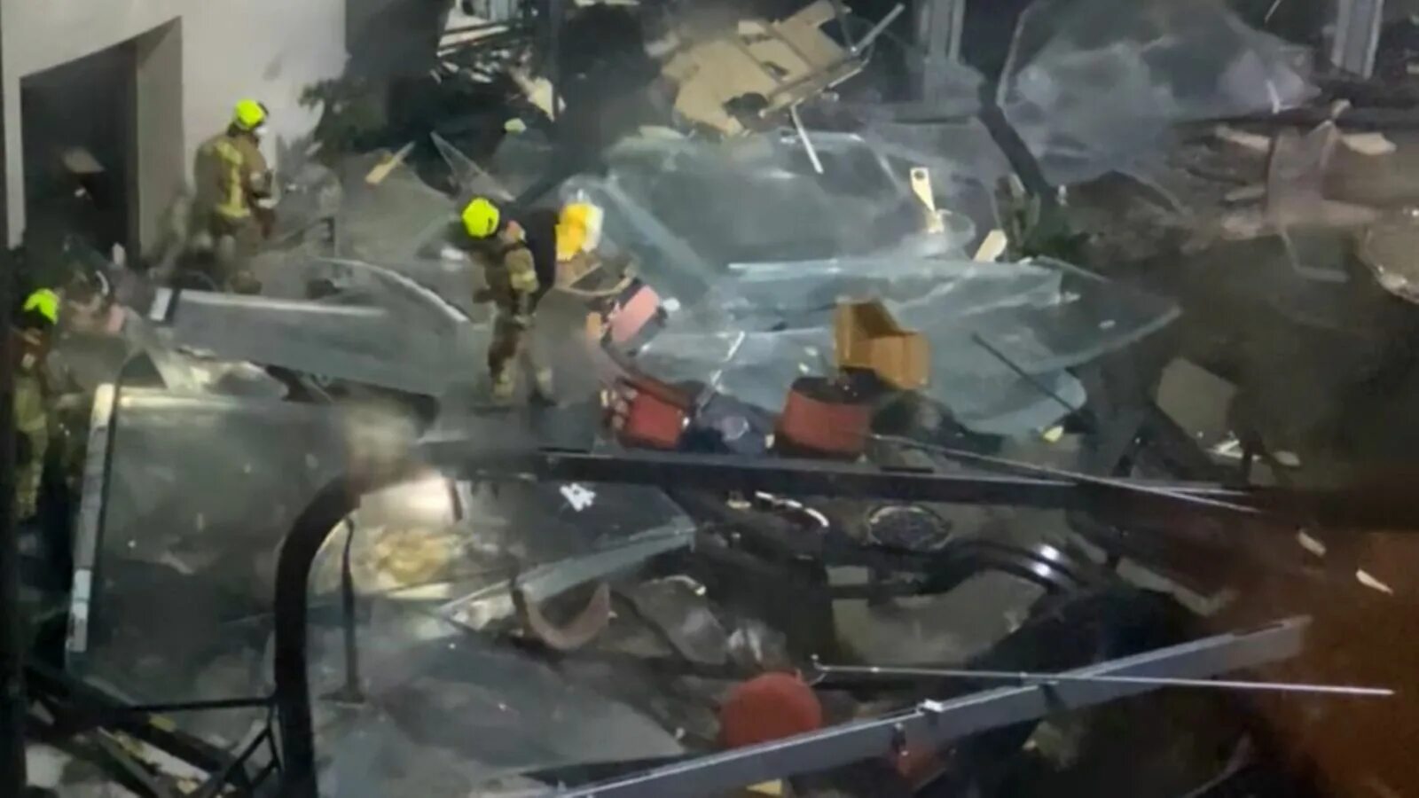 Чтожклвтб если разбился градусник. Единицы измерения дециметр 1 класс. Разбился аквариум в отеле. Упал в аквариум. Девочка упала и разбилась.