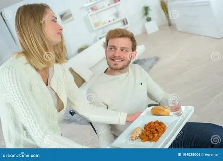 Жена служит мужу