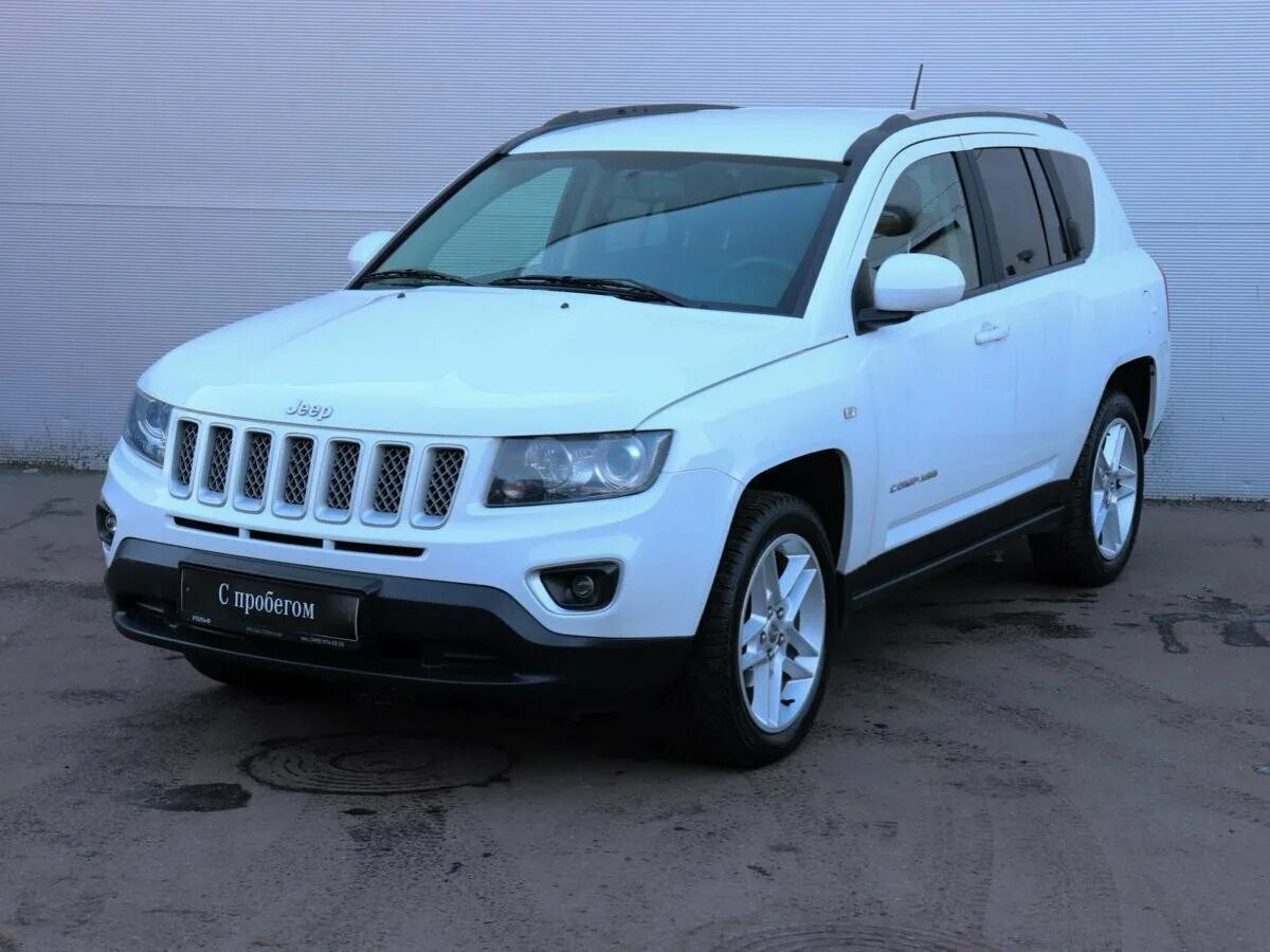 Джип компас 1. Jeep Compass i Рестайлинг 2. Джип компас белый. Белый Jeep Compass с панорамной крышей. Жееп джип 199ог белый.