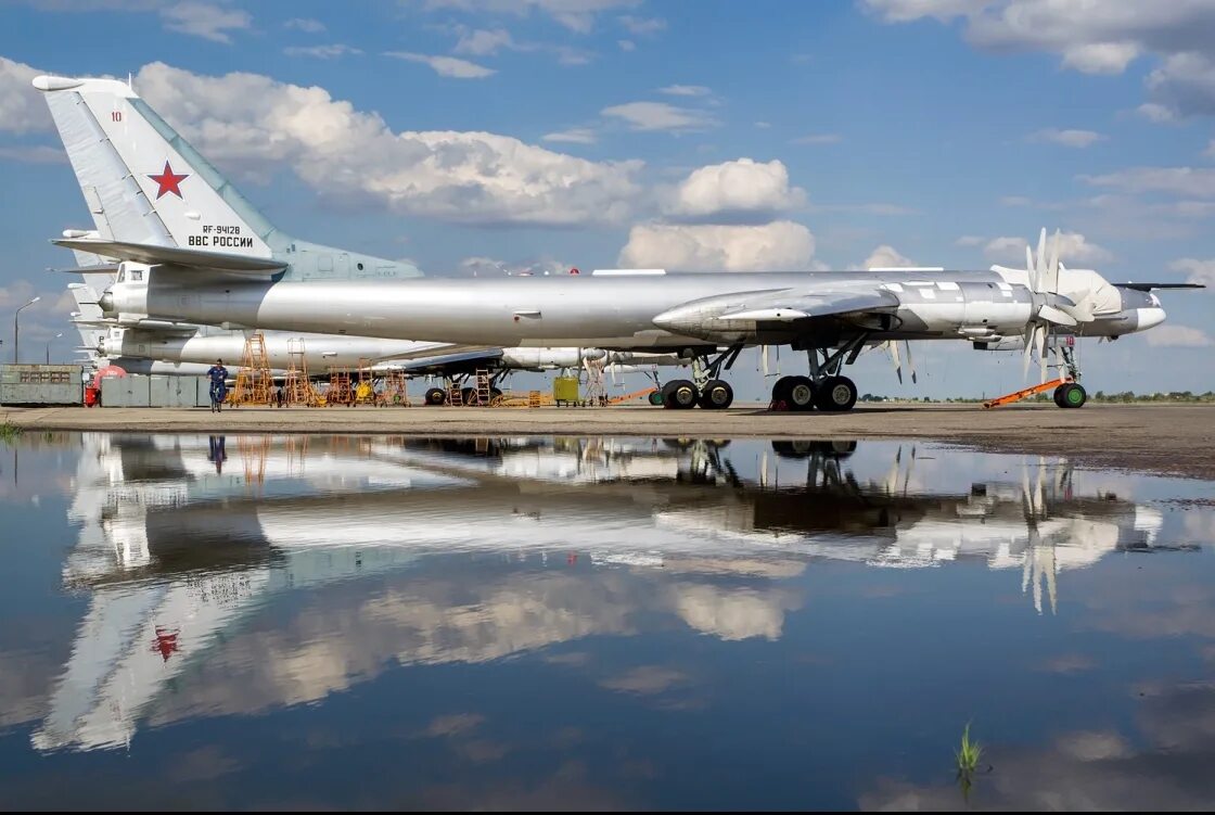 Ту 95 дальний бомбардировщик. Ту-95мс. Ту-95 МС бомбардировщик. Tupolev tu-95. Самолет дальней авиации ту-95 МС.